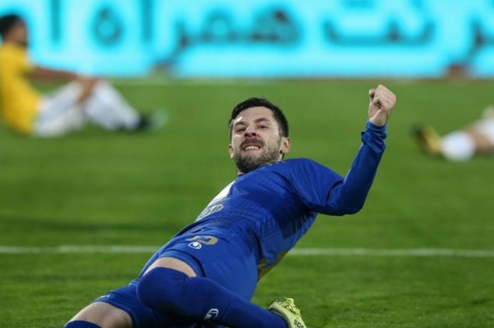 استقلال با 4 مدافع چپ در نیم فصل دوم