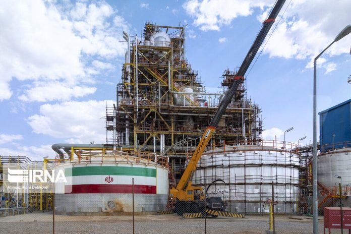 Iran opens $5.6b oil & petrochemical projects amid sanctions