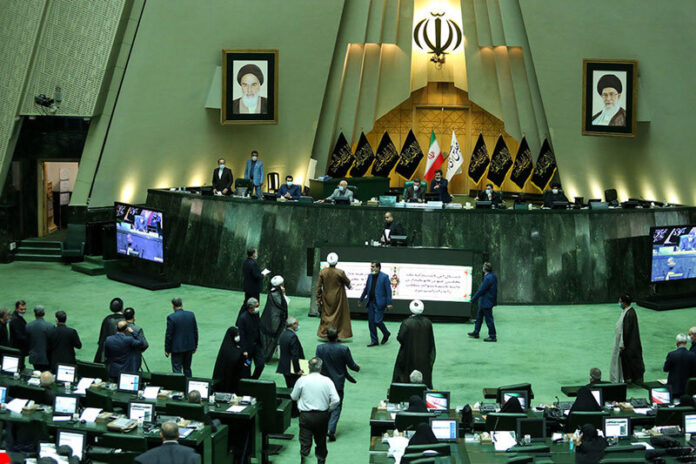 رسوایی پاک نشدنی مجلس /دو تذکر از رهبر انقلاب در کمتر از ۱۰ ماه /و داستان آن سفر پرماجرای روسیه...