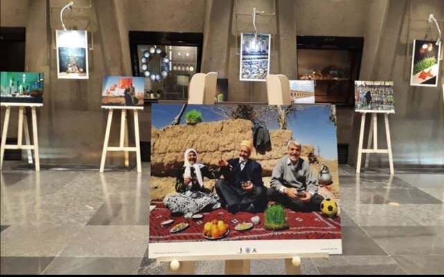 عکسِ سفرههای هفتسین مردم در برج آزادی