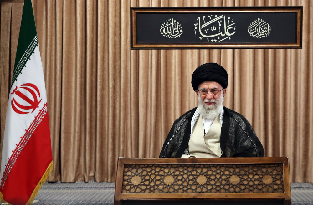 رهبر انقلاب: مطلقا هیچ تخلفی که نتیجه انتخابات را تغییر دهد رخ نداده است /کاندیداها حرف های فریبنده...