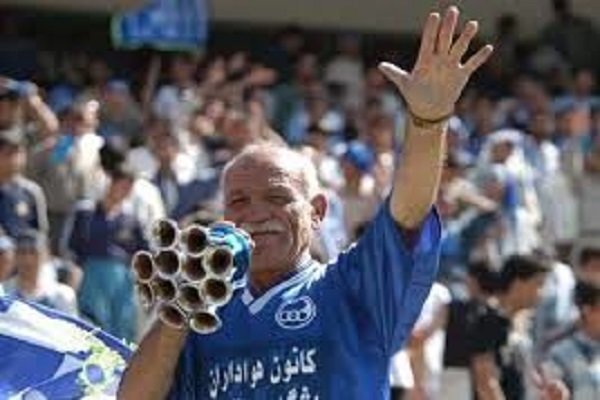 مصاحبه قدیمی بوقچی معروف استقلالیها در سال 1355/عکس مصاحبه قدیمی بوقچی معروف استقلالیها در سال 1355/عکس